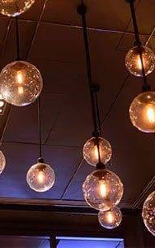 A bunch of lights hanging from the ceiling